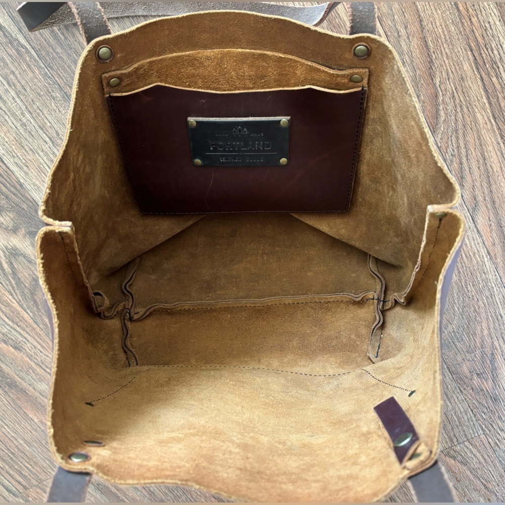 Portland Leather Handmade Classic Medium Tote Bag - Picture 7 of 14